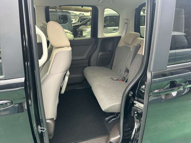 ★5年間新車保障★初度登録から5年間の新車保証が含まれています。長期間、安心してお乗り頂けます！保障費用は支払総額に含まれています！遠方のお客様は保証継承後、お近くのディーラーにて保証が受けられます！