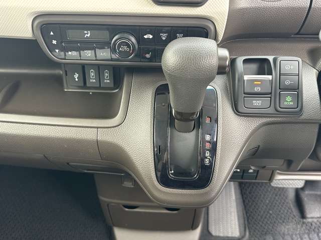 ★5年コーティング（契約時限定）が軽自動車￥39,800円、コンパクトカー￥49,800円、ミニバン￥59,800円で施工出来ます。新車のピッカピカの状態をより長くキープします！