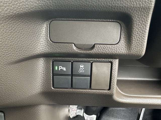 ★カーナビ本体￥49,000円～工賃￥17,000円（取付キット等含む）で取付できます。お客様に必要なカーナビも、当店取り扱いカーナビ10種類の中からご提案いたします！