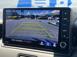 【バックカメラ】駐車時に後方がリアルタイム映像で確認できます。大型商業施設や立体駐車場での駐車時や、夜間のバック時に大活躍！運転スキルに関わらず、今や必須となった装備のひとつです！