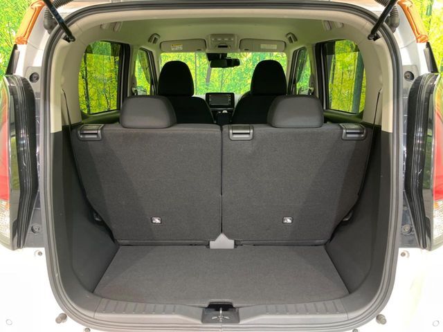 普段のお買い物や通勤、送迎等に十分な荷室スペースを確保しております。セカンドシートを倒すと、大きな荷物の積載も可能です♪