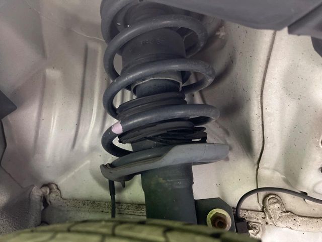 お車を安心してお乗りいただく為には、足回りの定期点検が欠かせません。サービスサポート（有償保証）では無料点検もご提供しており、安心のカーライフをお過ごしいただけるサポート体制が整っています。