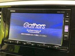 【純正ナビ】人気の純正ナビを装備しております。ナビの使いやすさはもちろん、オーディオ機能も充実！キャンプや旅行はもちろん、通勤や買い物など普段のドライブも楽しくなるはず♪