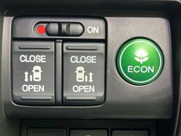 【両側パワースライドドア】スマートキーや運転席のスイッチで後席両側スライドドアの開閉が可能♪電動だから力を入れてドアを開ける必要が無く、小さなお子様でも簡単に開け閉めでき快適です♪