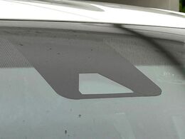 【トヨタセーフティセンス】走行中に前方の車両等を認識し、衝突しそうな時は警報とブレーキで衝突回避と被害軽減をアシスト。より安全にドライブをお楽しみいただけます。