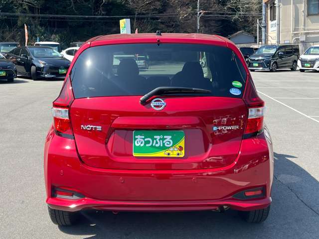 毎日全国のオートオークション会場から厳選した車を仕入れしております！プロの査定士の検査を受けた車を仕入れ、入庫後も社員が1台1台を走行チェックや状態確認・装備確認などを入念に行います。
