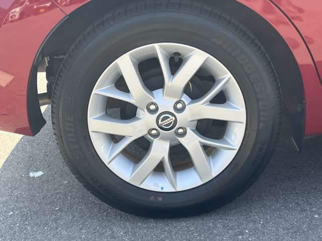 社外アルミホイールやローダウンサス・車高調・革調シートカバー・LEDヘッドライト・エアロパーツ・ナビ・バックカメラ・ETCなど社外パーツも販売・取り付け可能です。是非ご相談ください！