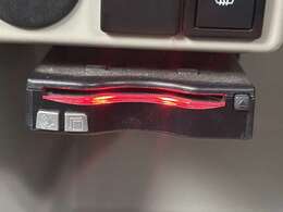 【ETC】有料道路を利用する際に料金所で停止することなく通過できる、ETC車載器（ノンストップ自動料金収受システム機器）が装備されています。セットアップを行うことで利用可能になります。