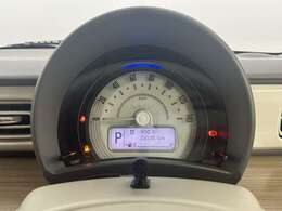 【スピードメーター】『スピードメーター』の画像になります。メーターがシンプルで見やすく運転しやすいですね！