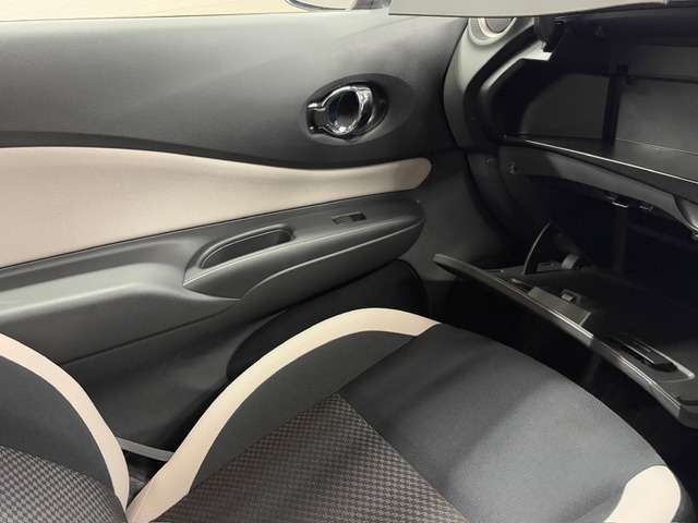 気持ちよく新しいカーライフをスタートしていただく為、納車前に外装磨き上げ、内装クリーニングを実施しています。