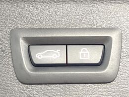 ●電動リアゲート：ワンタッチでリアゲートの開閉ができ、荷物などで両手が塞がっている状態でも簡単に開閉ができる便利機能です。