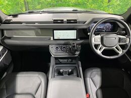 当店の展示車両は屋根付き立体駐車場にて保管しております。雨の日や日差しの強い日でも安心してゆっくりとこちらの車両をご確認頂けます。店頭で是非、現車をご確認ください！