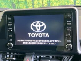 【純正ナビ】人気の純正ナビを装備しております。ナビの使いやすさはもちろん、オーディオ機能も充実！キャンプや旅行はもちろん、通勤や買い物など普段のドライブも楽しくなるはず♪