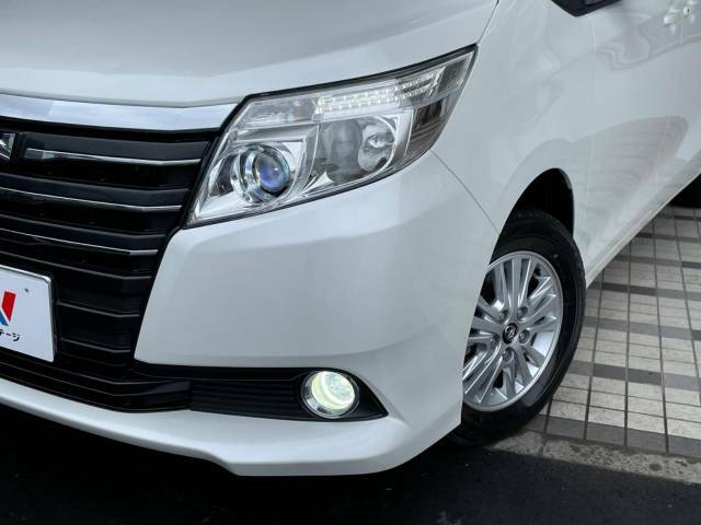 【LEDヘッドライト】悪天候や夜間走行時も良好な視界を確保し安心して運転できる高輝度LEDヘッドライトを装備！点灯速度が早く、消費電力も抑えられています。