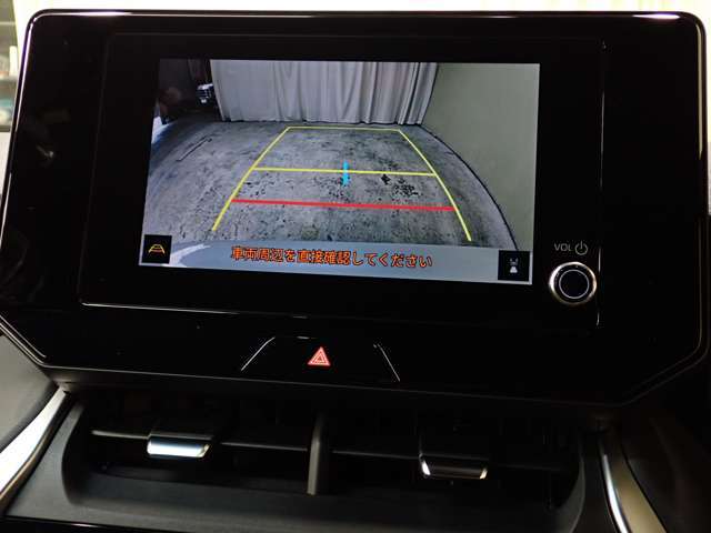 【バックカメラ】駐車時に後方がリアルタイム映像で確認できます。大型商業施設や立体駐車場での駐車時や、夜間のバック時に大活躍！運転スキルに関わらず、今や必須となった装備のひとつです！