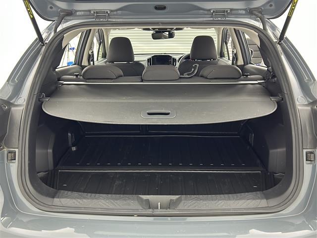 【トランク】積み込みやすくて、たっぷり積める荷室です。シートアレンジできるものは、乗車人数と荷物の量や大きさによってシートを動かすことができるので、より快適なドライブが可能です！