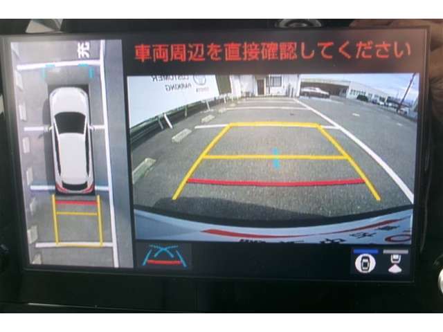 パノラミックビューモニター付きです。車両を上から見たような映像をディスプレイオーディオ画面に表示。運転席からの目視だけでは見にくい、車両周辺の状況をリアルタイムでしっかり確認できます。