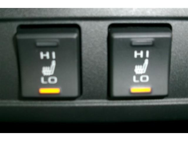 運転席・助手席シートヒーター付きです。寒い日も快適なドライブが楽しめます♪