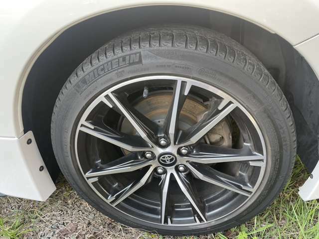 タイヤは交換してからの納車になります。