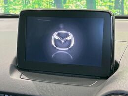【マツダコネクトナビ】車内の雰囲気にマッチした一体型タイプのナビ。各種車輌設定やBluetooth再生等、様々な機能が楽しめます。直感的なダイヤル操作が可能で、使い勝手も良好です。