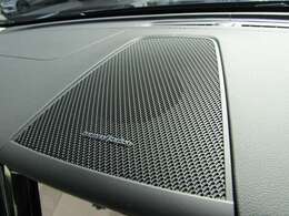 世界のオーディオファン垂涎のharman/kardonプレミアムサウンドシステムを搭載。原音に近い音場空間を忠実に再現。乗る人すべてに最良の音響体験を提供します。