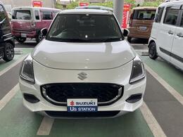 マイルドハイブリッド搭載で低燃費なうえ、スムーズ操作性能と高い走行性能を実現したスイフト。アルミとフルスポイラーで見た目もスポーティーです。