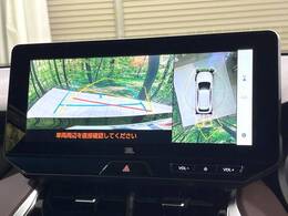 【パノラミックビューモニター】専用のカメラにより、上から見下ろしたような視点で360度クルマの周囲を確認することができます☆死角部分も確認しやすく、狭い場所での切り返しや駐車もスムーズに行えます。