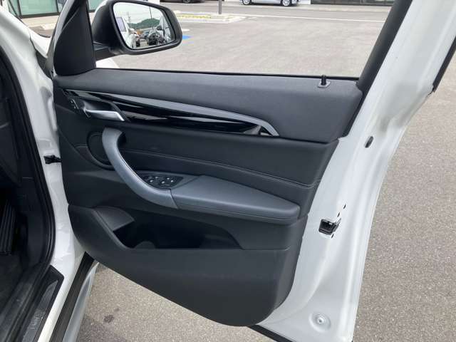 BMWを熟知したメカニックによる100項目の点検・整備を行います。不具合箇所、交換時期に達している部品に関しましては、全て当社負担で交換してからのご納車となります
