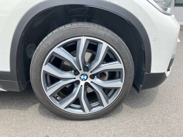 BMWの代名詞とも言えるキドニーグリル！アクティブ・エア・ストリームを採用し最先端の空力性能を実現しました。