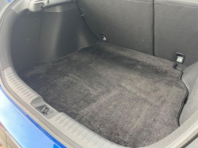 普段のお買い物や通勤、送迎等に十分な荷室スペースを確保しております。