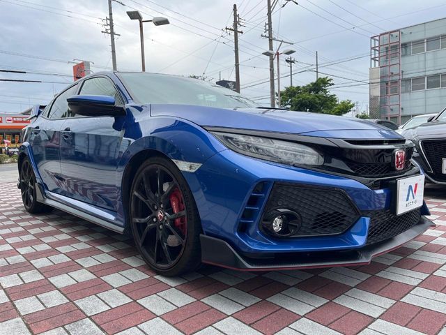 大好評のボディコーティング「弾スプラッシュコート」もご納車までに施工可能。通常のガラスコートと異なる、耐久年数6年の無機質ガラスコーティングが、ボディをキレイな状態に保ってくれます。