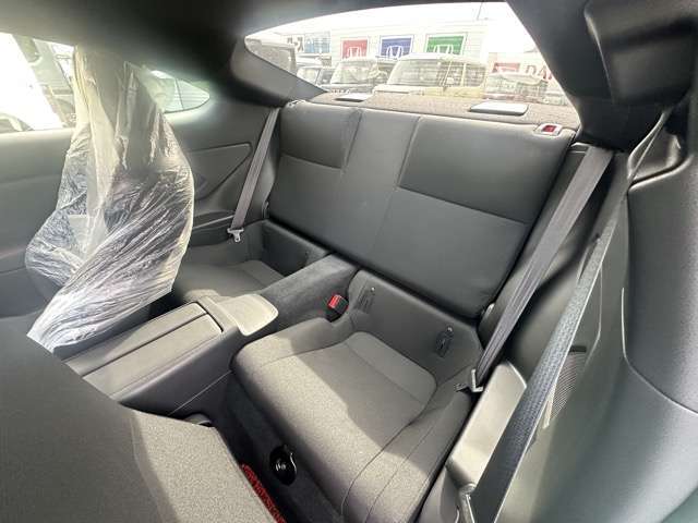 ★5年間新車保障★初度登録から5年間の新車保証が含まれています。長期間、安心してお乗り頂けます！保障費用は支払総額に含まれています！遠方のお客様は保証継承後、お近くのディーラーにて保証が受けられます！