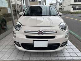 人気色のベージュカプチーノです。フィアット500Xのスタイルにとてもマッチしたお洒落な外装色です。
