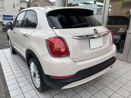 リアのスタイルもお洒落な500x　ご満足いただける1台です。