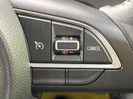 【クルーズコントロール】高速道路もラクラク走行。アクセルを離しても一定速度で走行ができ、長距離運転時の負担を軽減！加速・減速も簡単なスイッチ操作で調整できます。