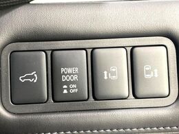 【両側パワースライドドア】スマートキーや運転席のスイッチで後席両側スライドドアの開閉が可能♪電動だから力を入れてドアを開ける必要が無く、小さなお子様でも簡単に開け閉めでき快適です♪