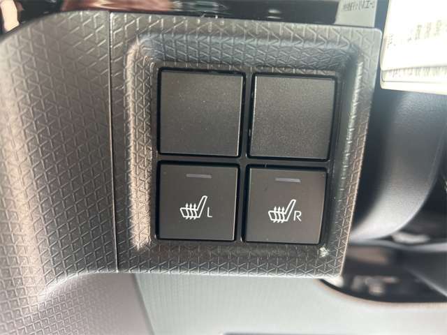運転席＆助手席シートヒーターが装備されております！