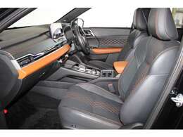 ゆったりサイズのフロントシートは長距離の運転でもドライバーの疲労を軽減してくれます！冬にはシートヒーターが役に立ちます！