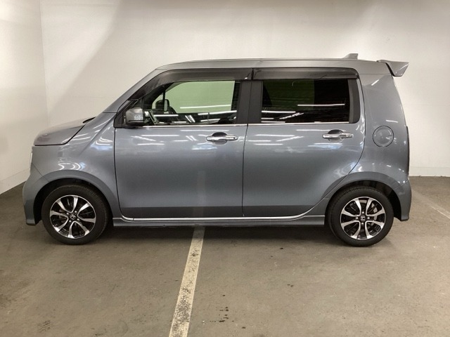 後席プライバシーガラス仕様！　車内が見えにくい設計です。