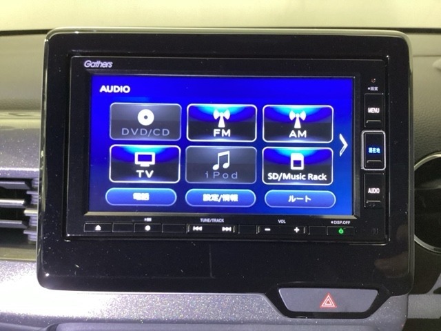メモリーナビにフルセグTV機能あり。　ドライブや旅行に欠かせない装備です。
