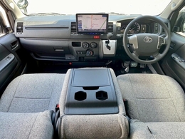 常時70台以上のハイエース在庫数、フレックス株式会社ハイエース千葉北店！