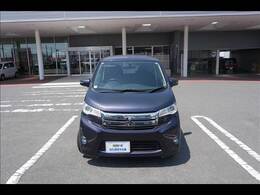 広い展示場には目移りしちゃうくらい軽・届出済未使用車が展示されてます