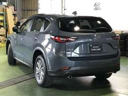 法定整備費用は本体価格に含まれております。洗練されたサービススタッフが法定整備を実施し、必要に応じて交換・修理作業を施したうえで、安心してお乗りいただける状態にしてお引渡し致します。