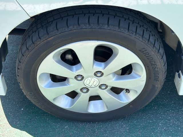 新品タイヤやスタッドレスタイヤのご希望の方は、お知らせ下さい。車種に合わせたサイズをお調べしてご提案させていただきます。
