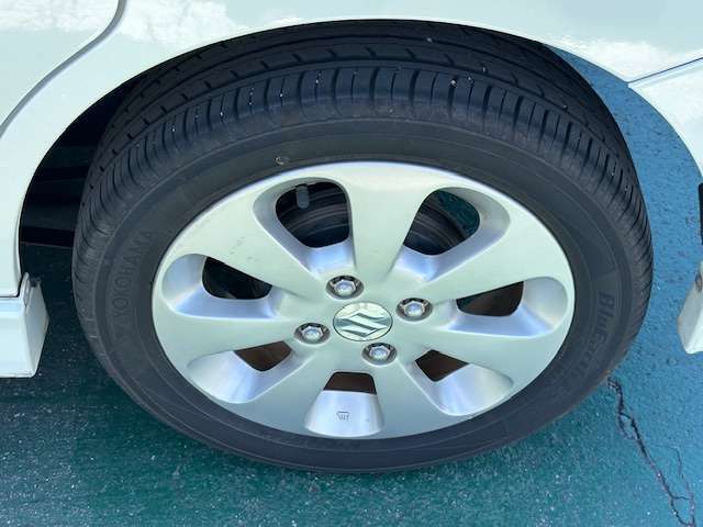 新品タイヤやスタッドレスタイヤのご希望の方は、お知らせ下さい。車種に合わせたサイズをお調べしてご提案させていただきます。