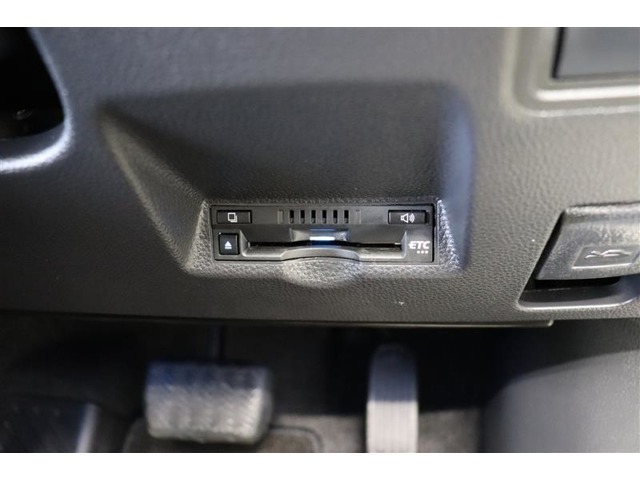 スッキリ装着されたビルトインタイプのETC！高速道路走行の料金所をノンストップで通過できます。※ ETCカードのお申し込みも当社にお任せ下さい！