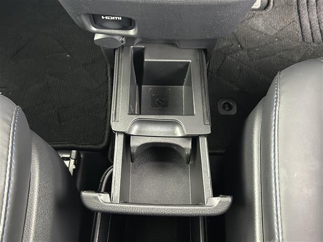 【ドリンクホルダー】長時間のドライブを快適に過ごすために、必須の車内アイテムですね。