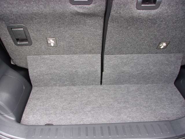 中古車販売のプロとして、ご不明な所など出来る限りの説明を致します。是非、ご来店下さい。仕上げ作業など見て驚かれる方多いですよ。