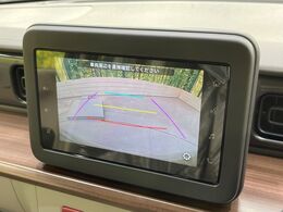 【バックカメラ】駐車時に後方がリアルタイム映像で確認できます。大型商業施設や立体駐車場での駐車時や、夜間のバック時に大活躍！運転スキルに関わらず、今や必須となった装備のひとつです！