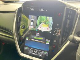 【マルチテレインモニター】車のフロントやサイドのカメラ画像を同時にモニター表示することで、悪路や狭い道を走行時でも周囲の状況確認ができ安心！本格SUVにうれしい装備です♪